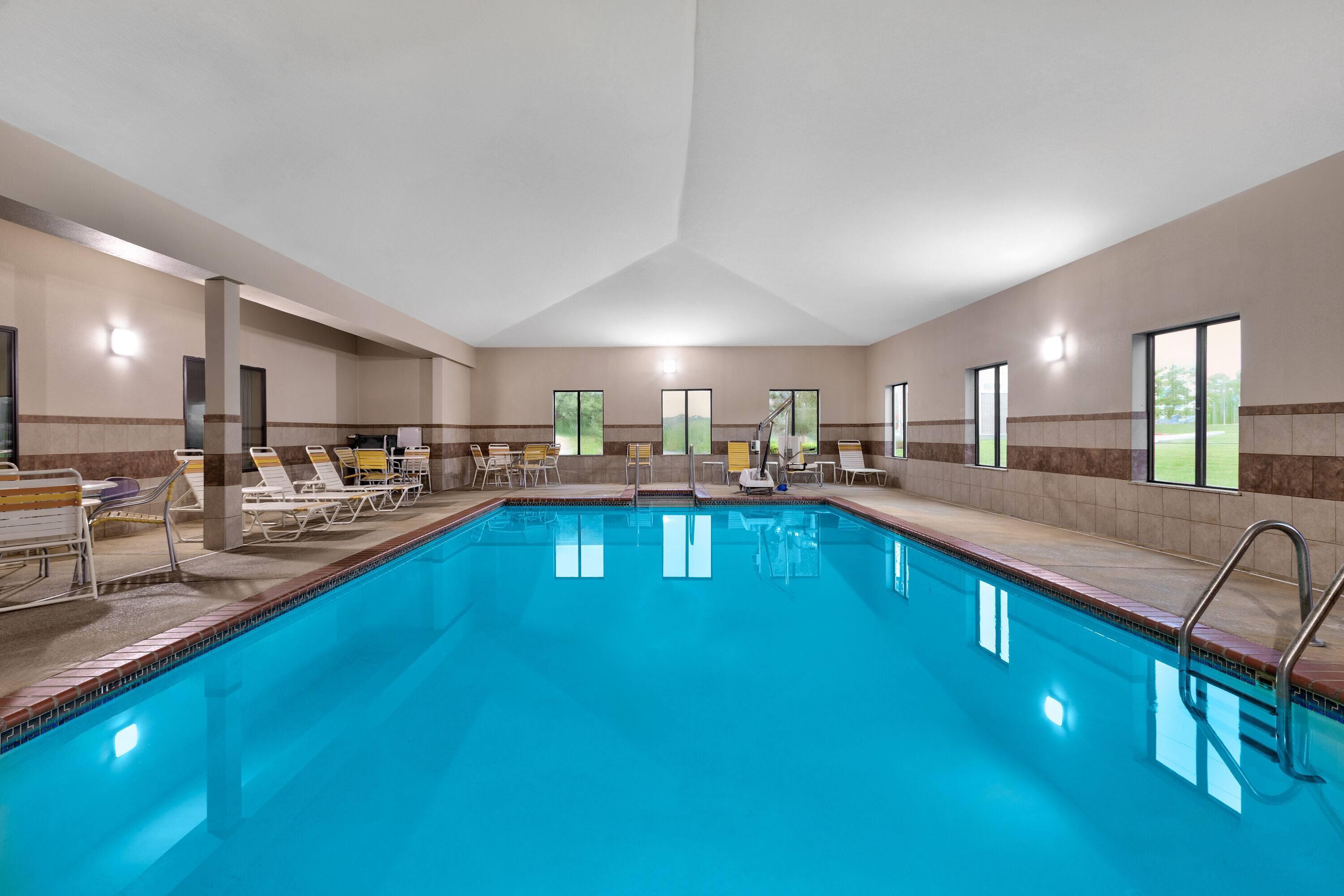 Pool - indoor | La Quinta Inn & Suites by Wyndham Midwest City - Tinker AFB