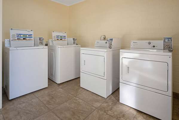 Amenities - La Quinta Inn & Suites Reid Park