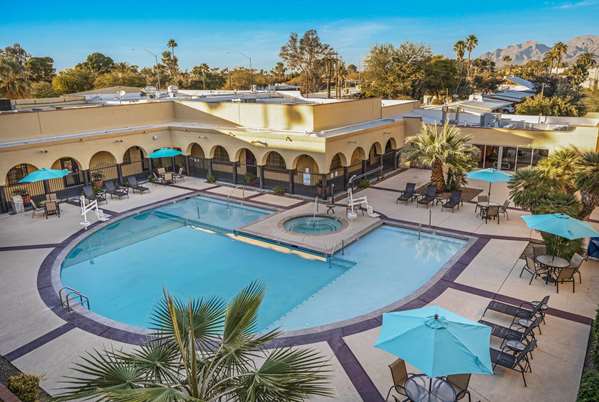 Pool - La Quinta Inn & Suites Reid Park