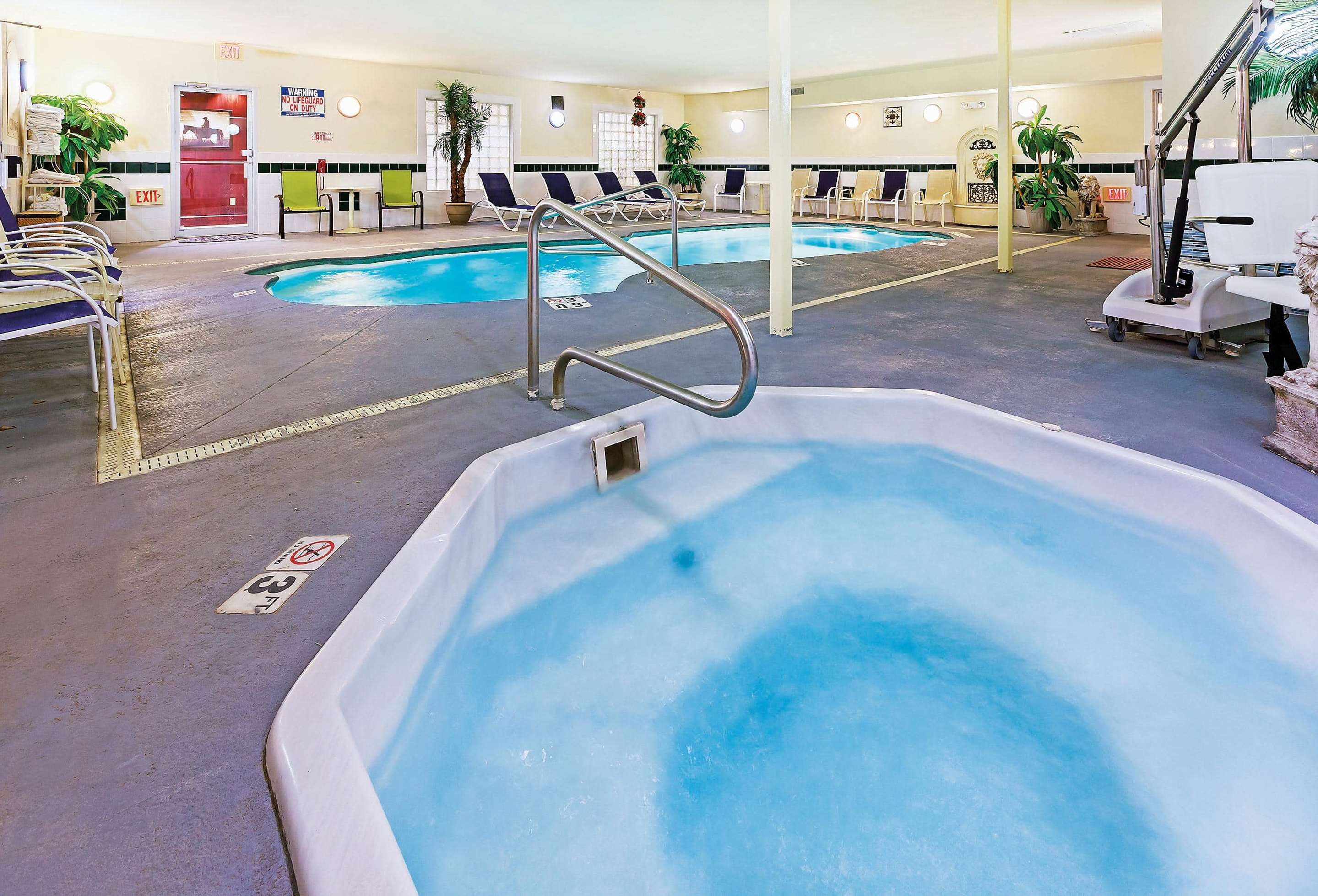 Pool | La Quinta Inn & Suites by Wyndham Dalhart