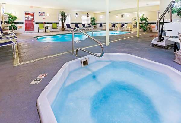 Pool - La Quinta Inn & Suites Dalhart