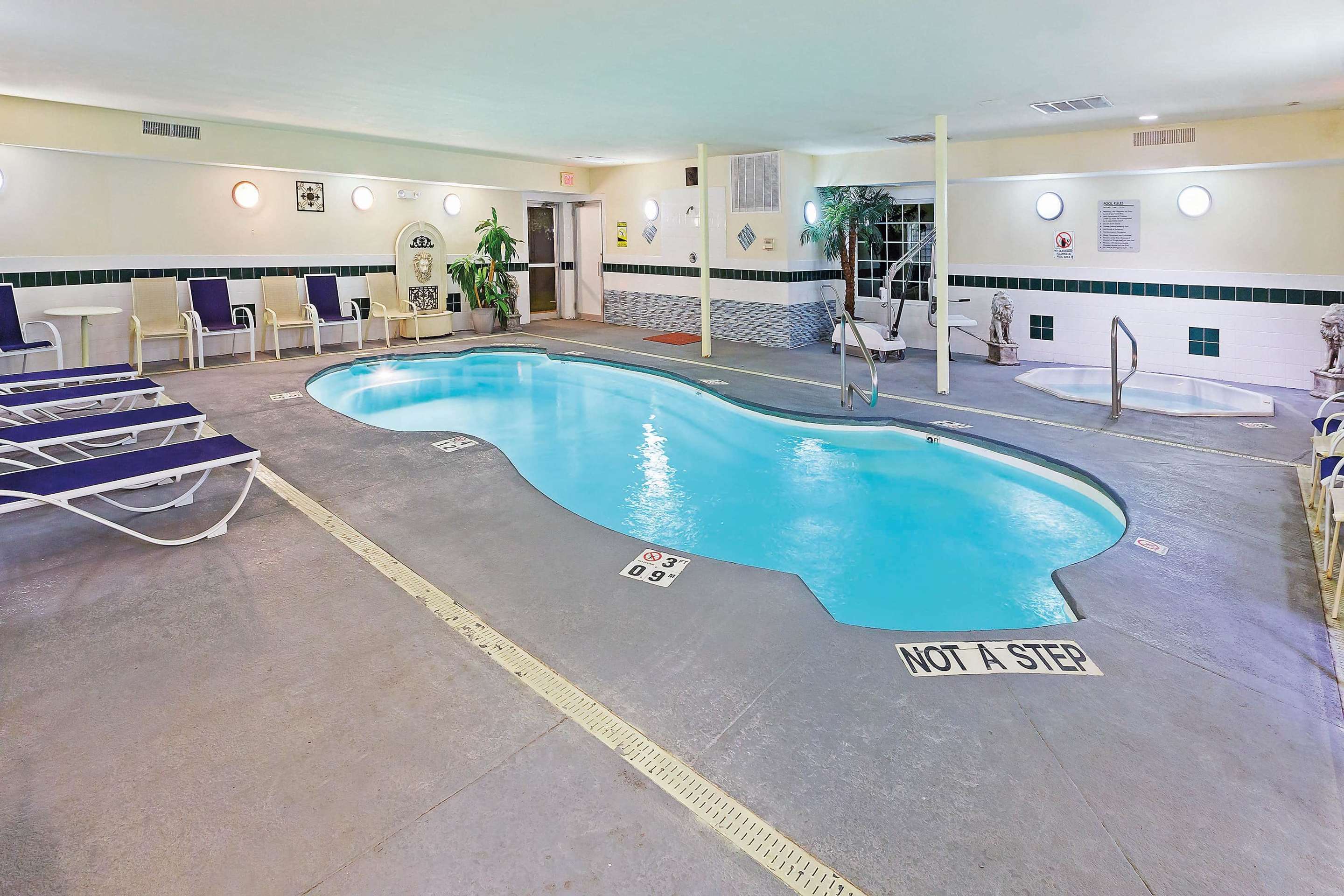 Pool | La Quinta Inn & Suites by Wyndham Dalhart