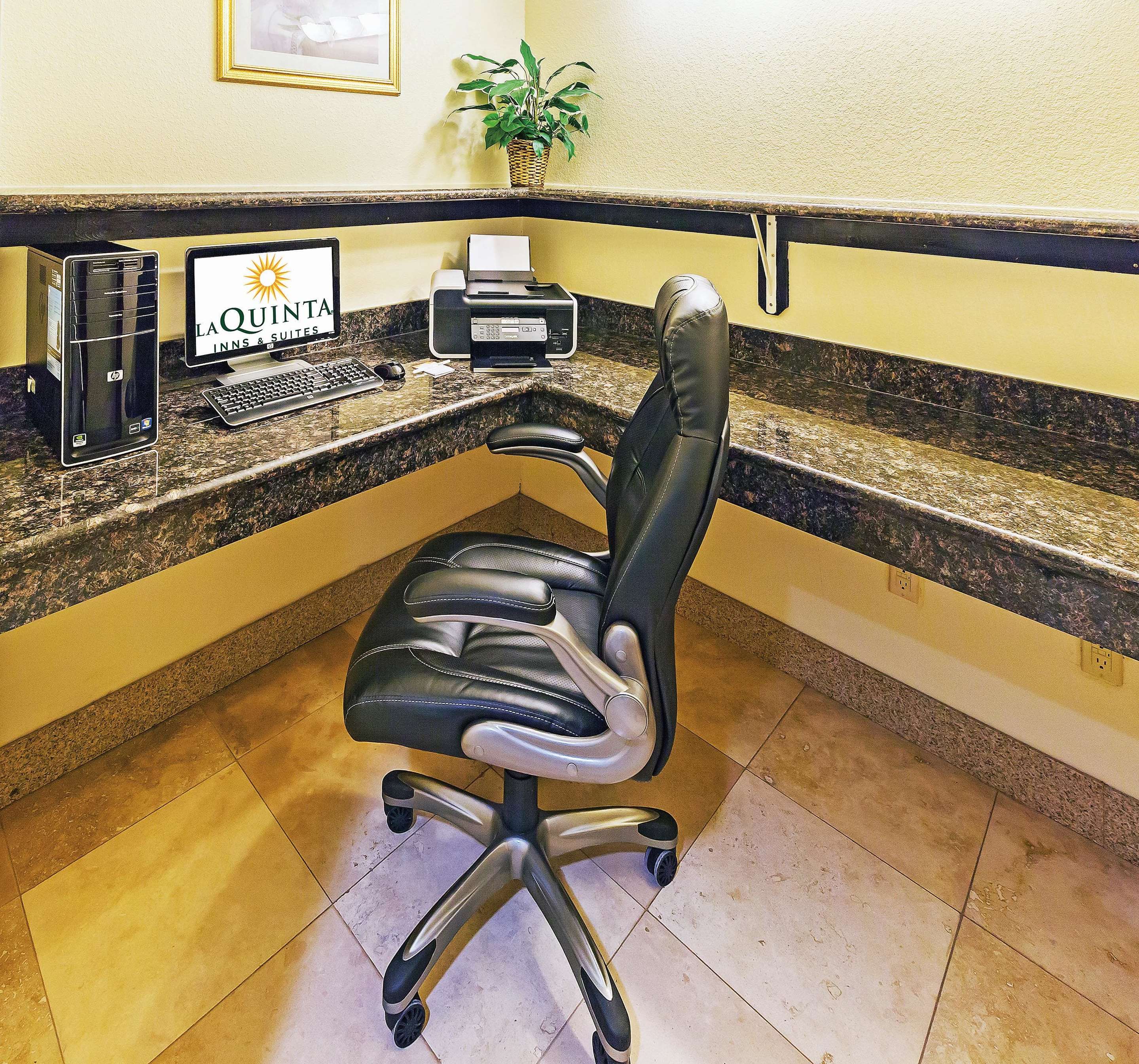 Business Center | La Quinta Inn & Suites by Wyndham Dalhart