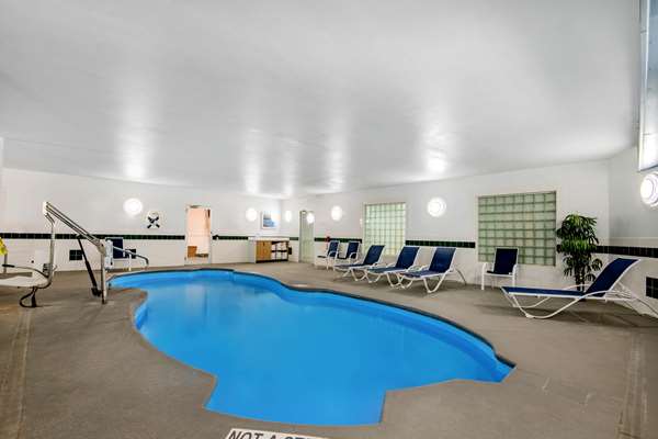 Pool - La Quinta Inn & Suites Dalhart