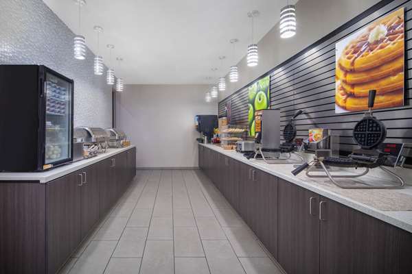 Amenities - La Quinta Inn & Suites East Ridge - I-75, Exit 1