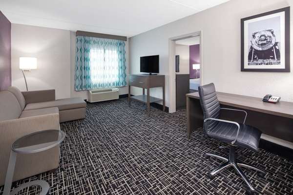 Suite - La Quinta Inn & Suites East Ridge - I-75, Exit 1