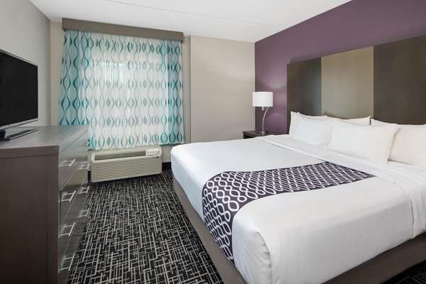 Suite - La Quinta Inn & Suites East Ridge - I-75, Exit 1