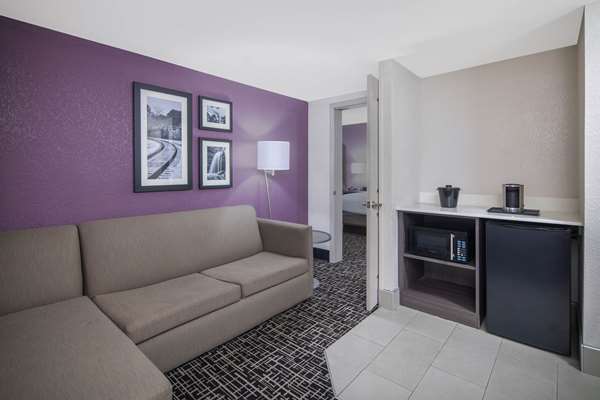 Suite - La Quinta Inn & Suites East Ridge - I-75, Exit 1