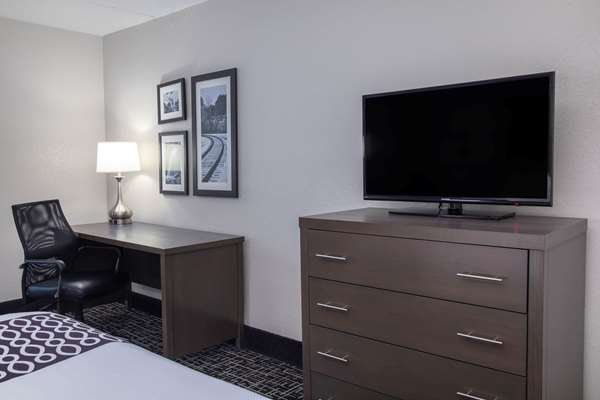  - La Quinta Inn & Suites East Ridge - I-75, Exit 1