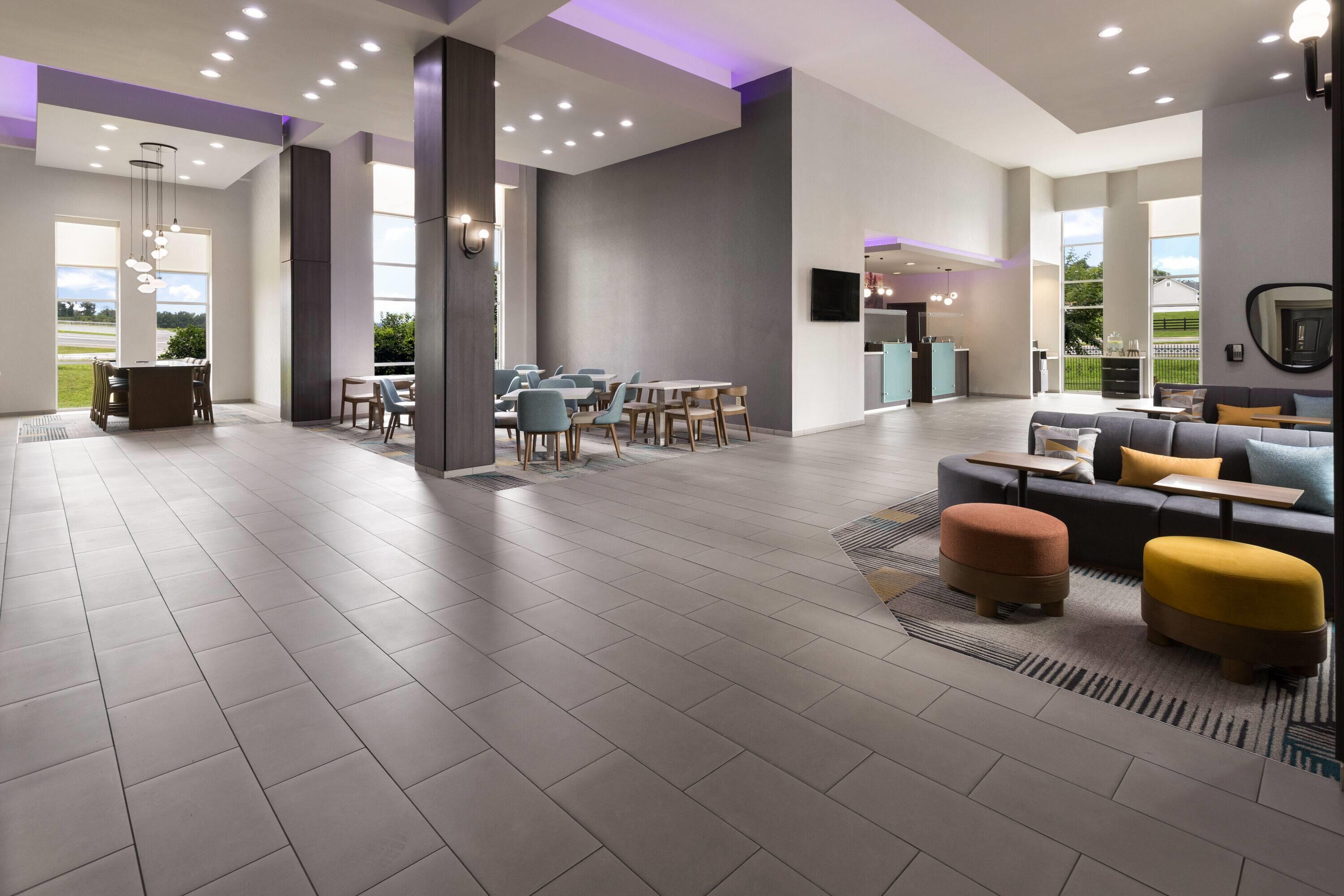 Lobby | La Quinta Inn & Suites by Wyndham Chattanooga - East Ridge