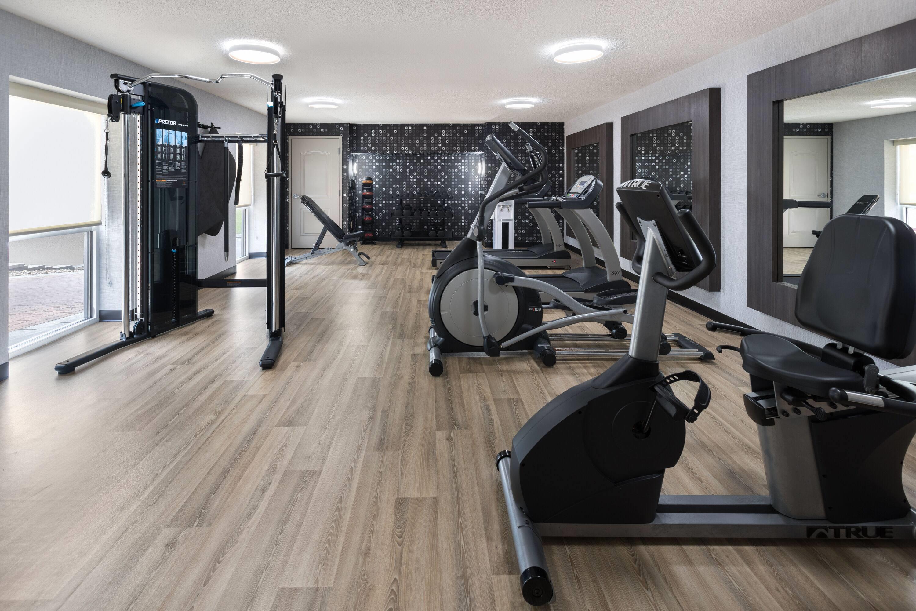 Health club fitness center gym | La Quinta Inn & Suites by Wyndham Chattanooga - East Ridge