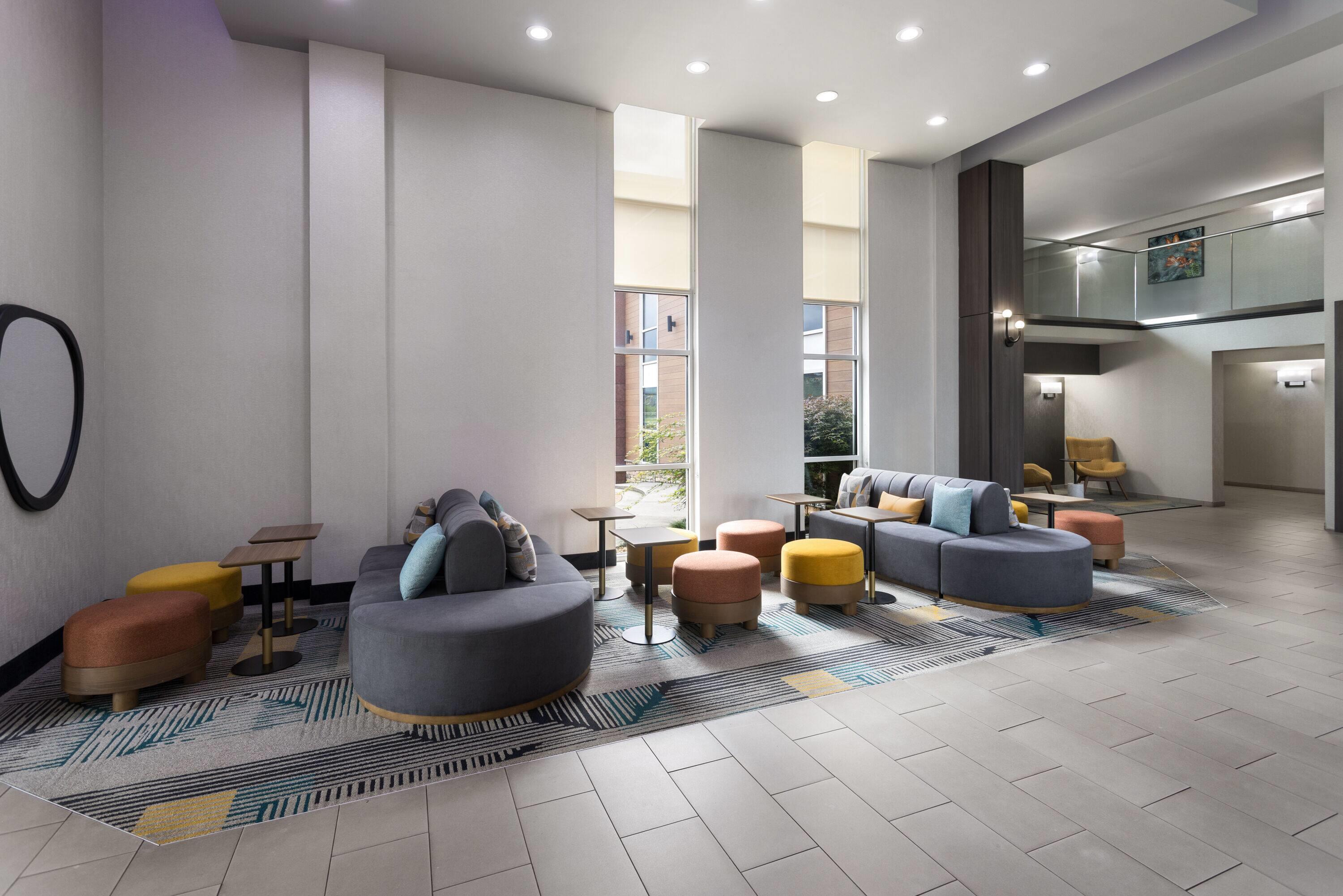 Lobby | La Quinta Inn & Suites by Wyndham Chattanooga - East Ridge