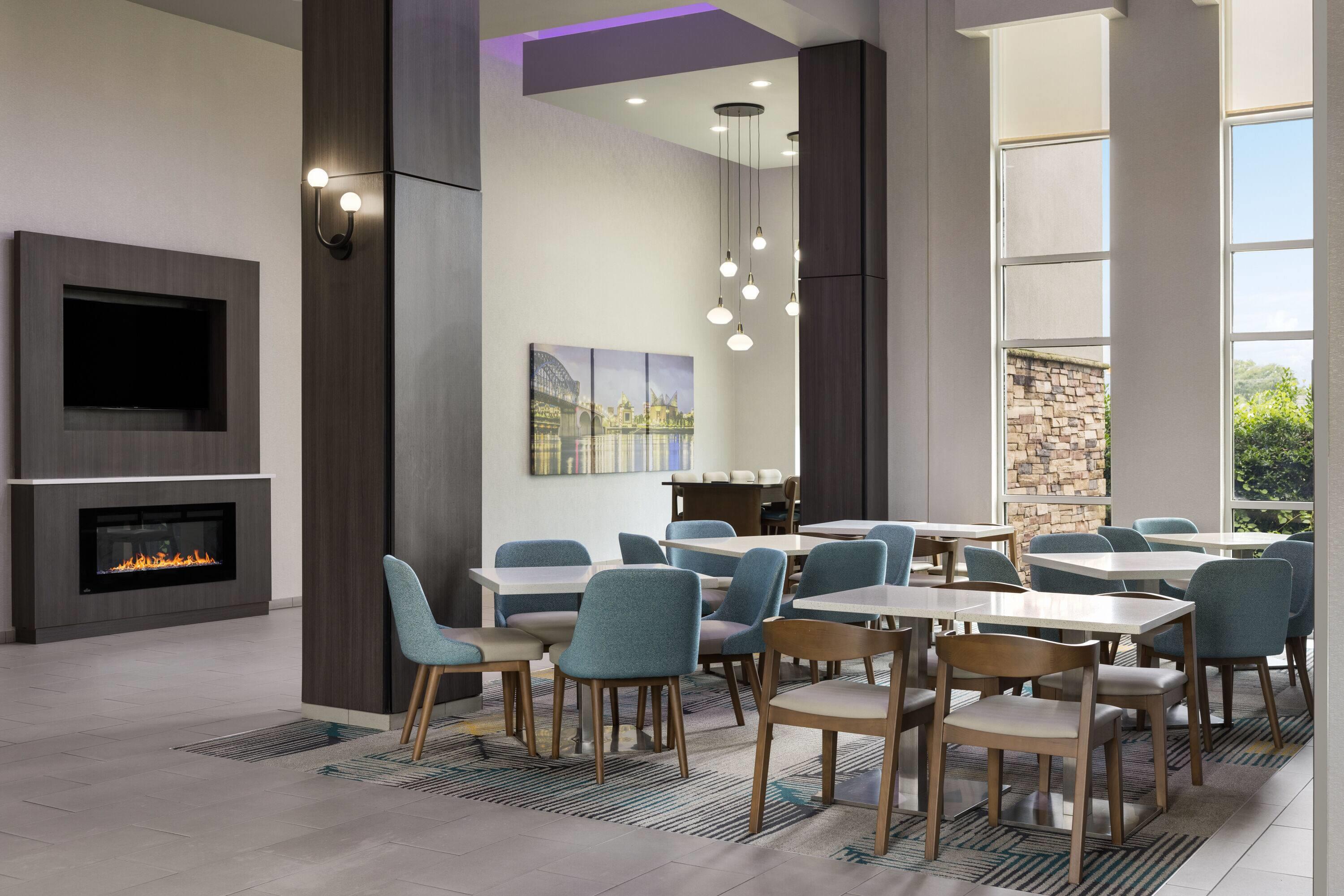 Lobby | La Quinta Inn & Suites by Wyndham Chattanooga - East Ridge