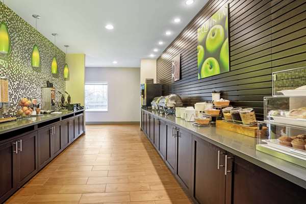  - La Quinta Inn & Suites Tumwater - I-5, Exit 102