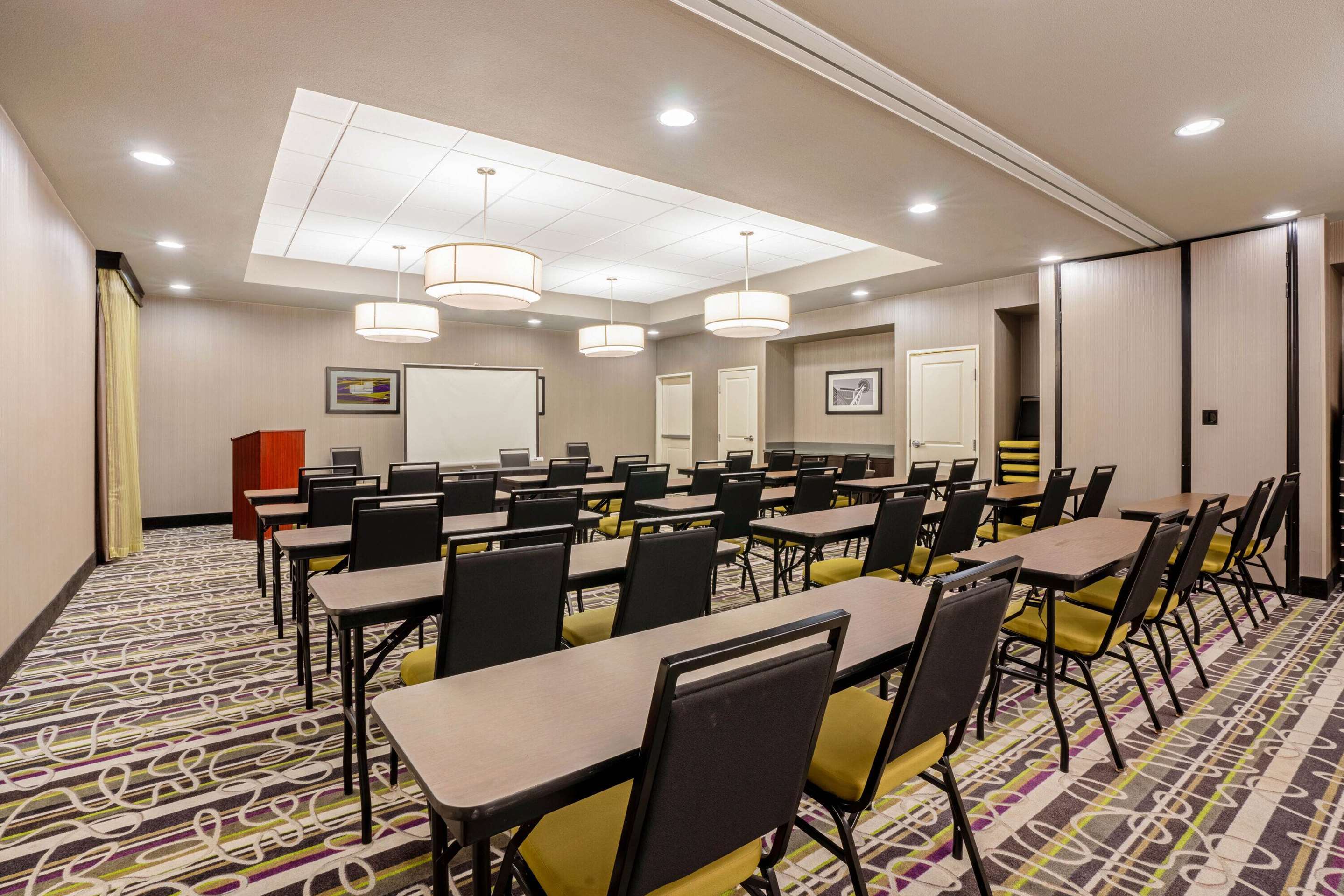 Meeting Room | La Quinta Inn & Suites by Wyndham Tumwater - Olympia