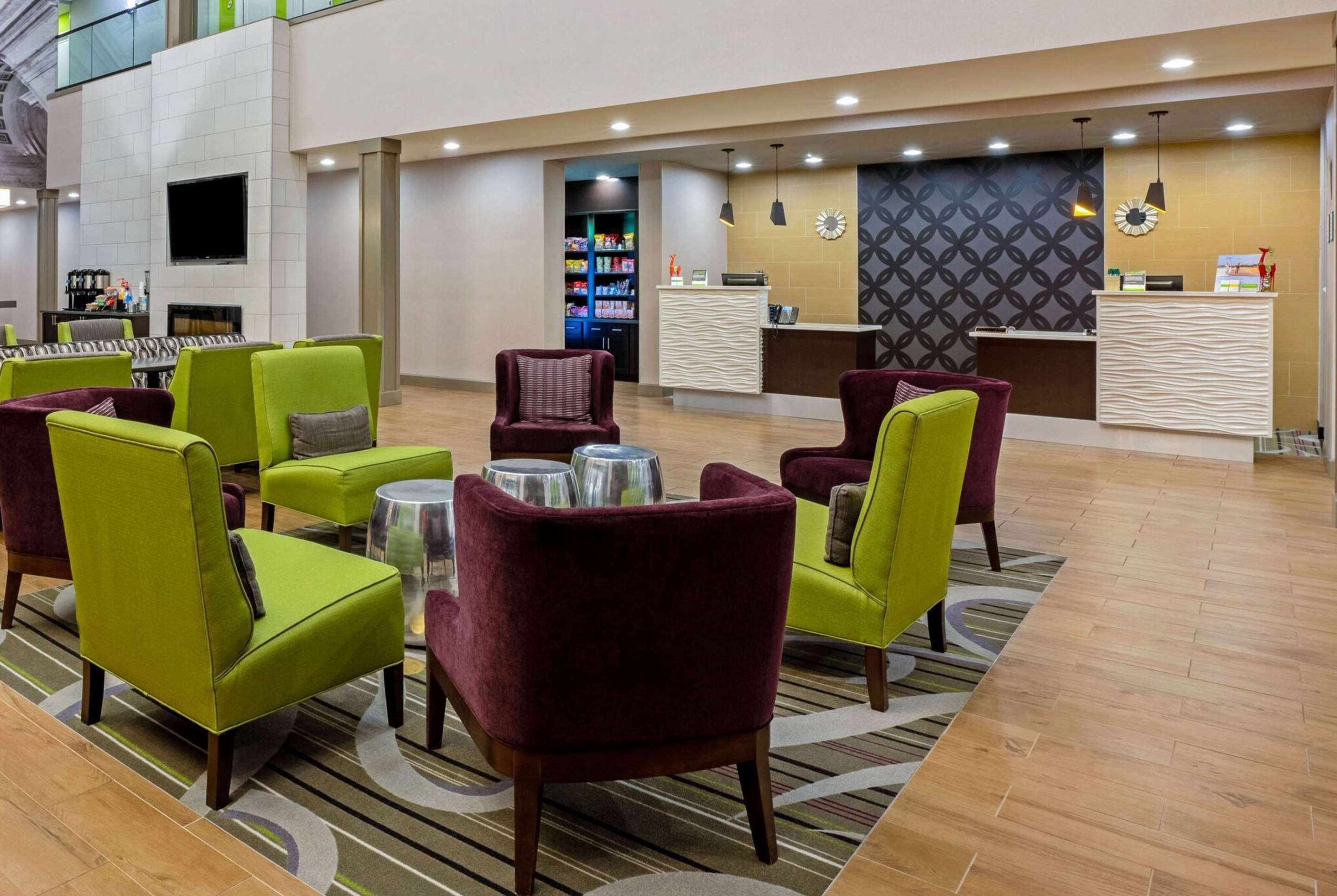 Lobby | La Quinta Inn & Suites by Wyndham Tumwater - Olympia