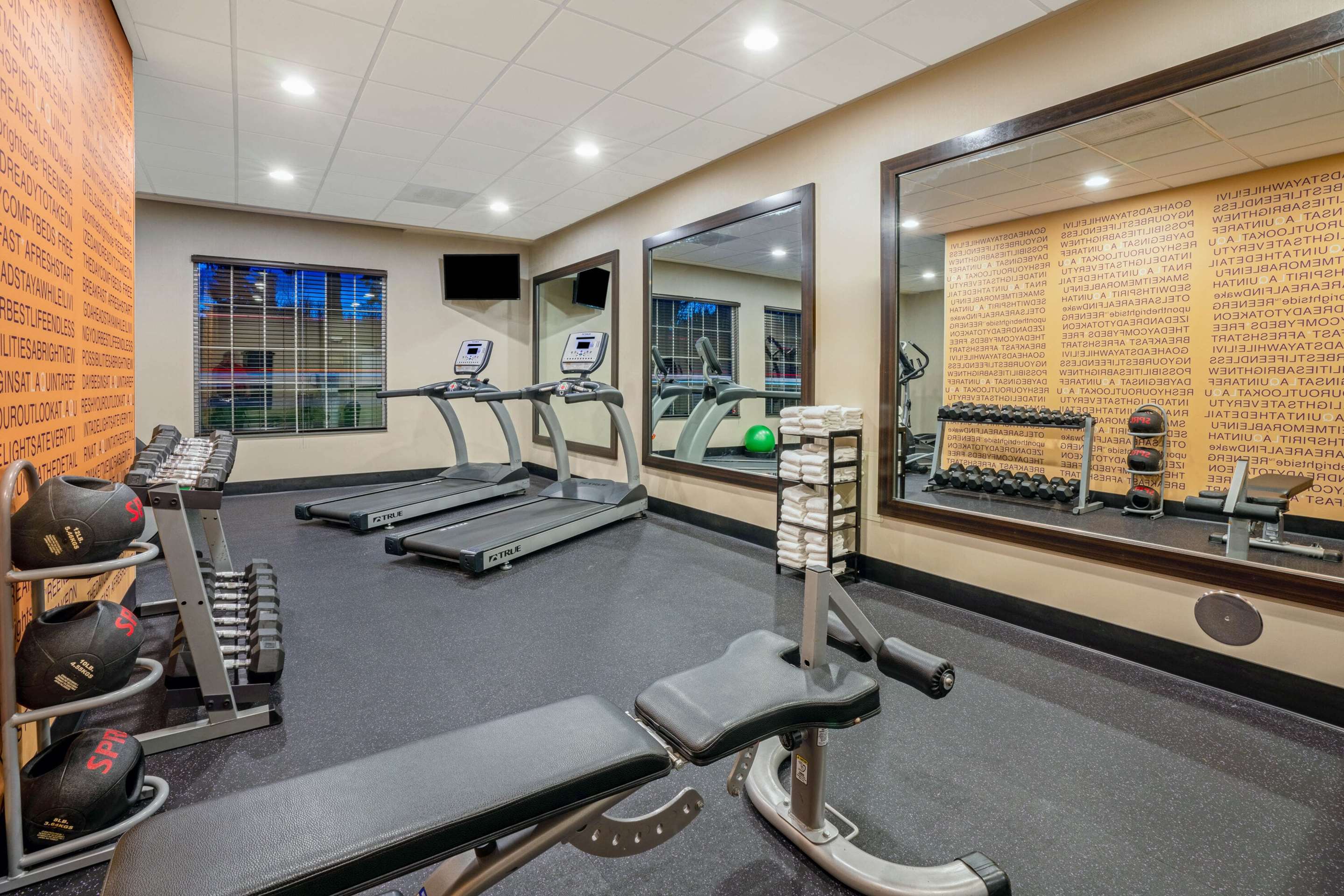 Health club fitness center gym | La Quinta Inn & Suites by Wyndham Tumwater - Olympia
