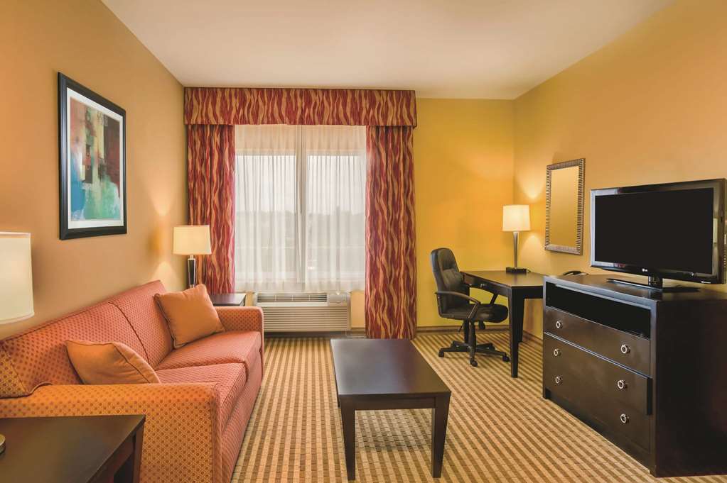LA QUINTA ATLANTA - UNION CITY-guestroom-Guest Room,Suite,On-Site.jpg