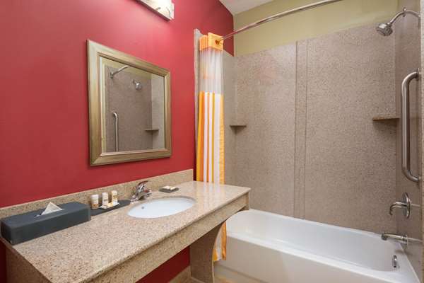  - La Quinta Inn & Suites Union City