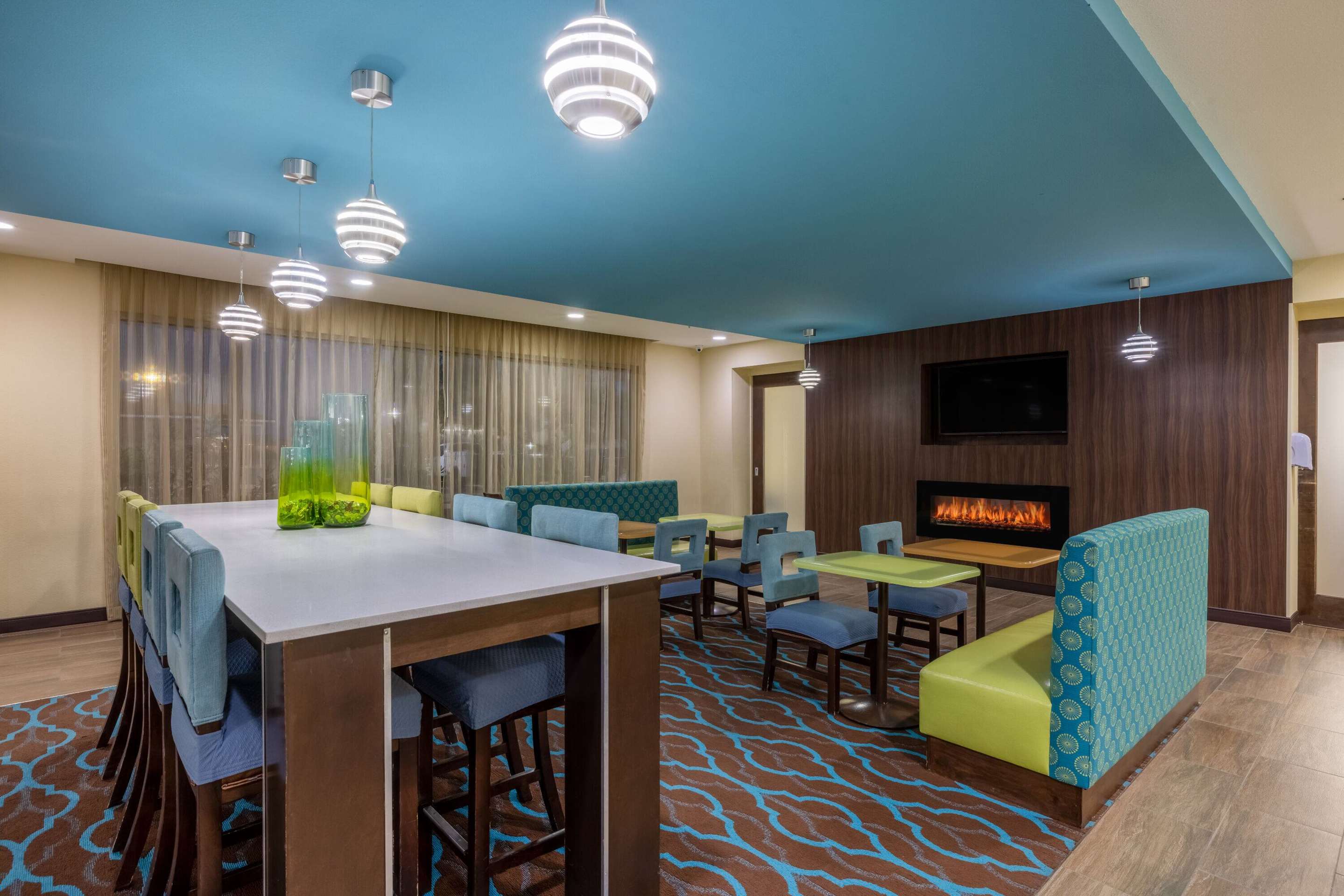 Lobby | La Quinta Inn & Suites by Wyndham Artesia
