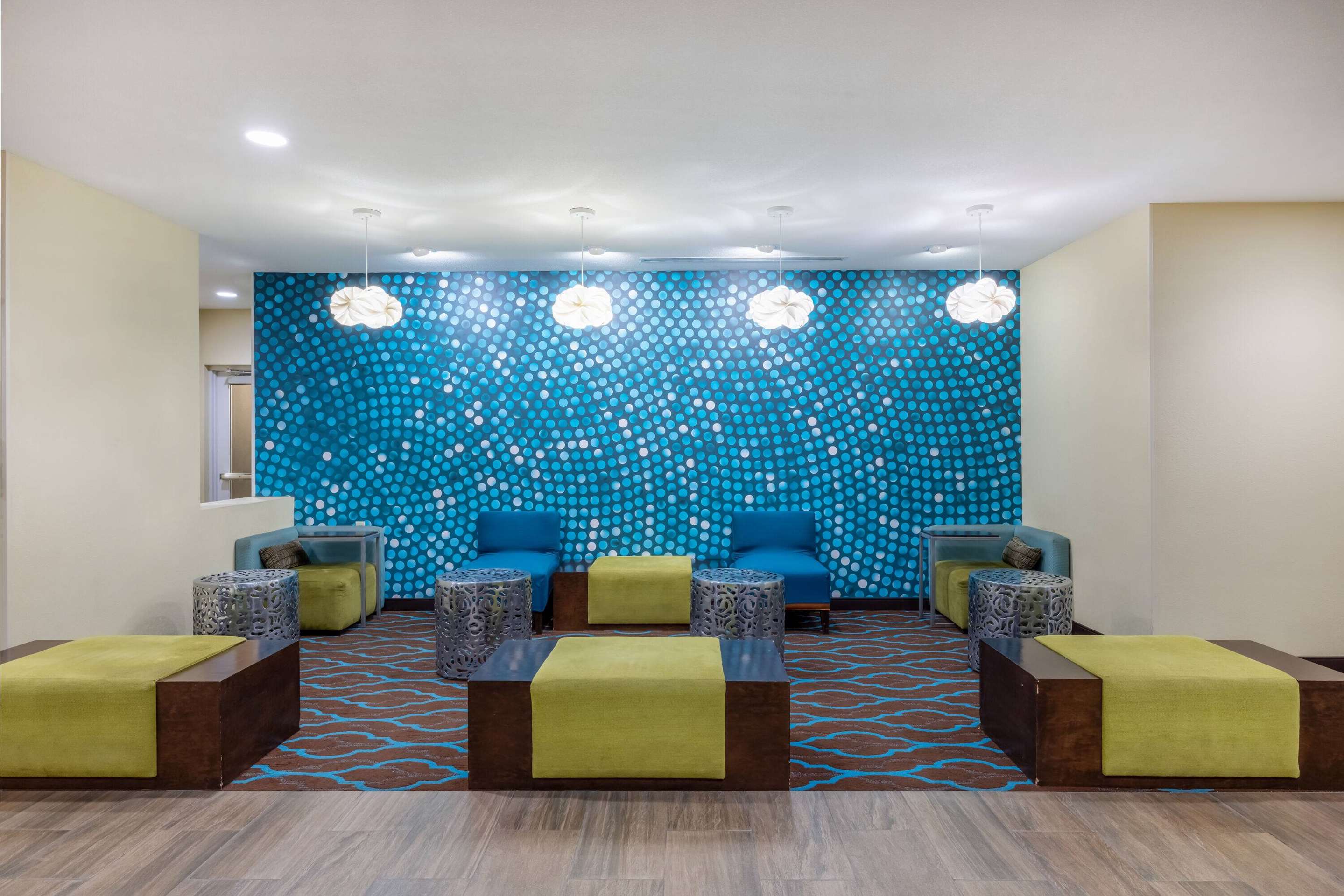 Lobby | La Quinta Inn & Suites by Wyndham Artesia
