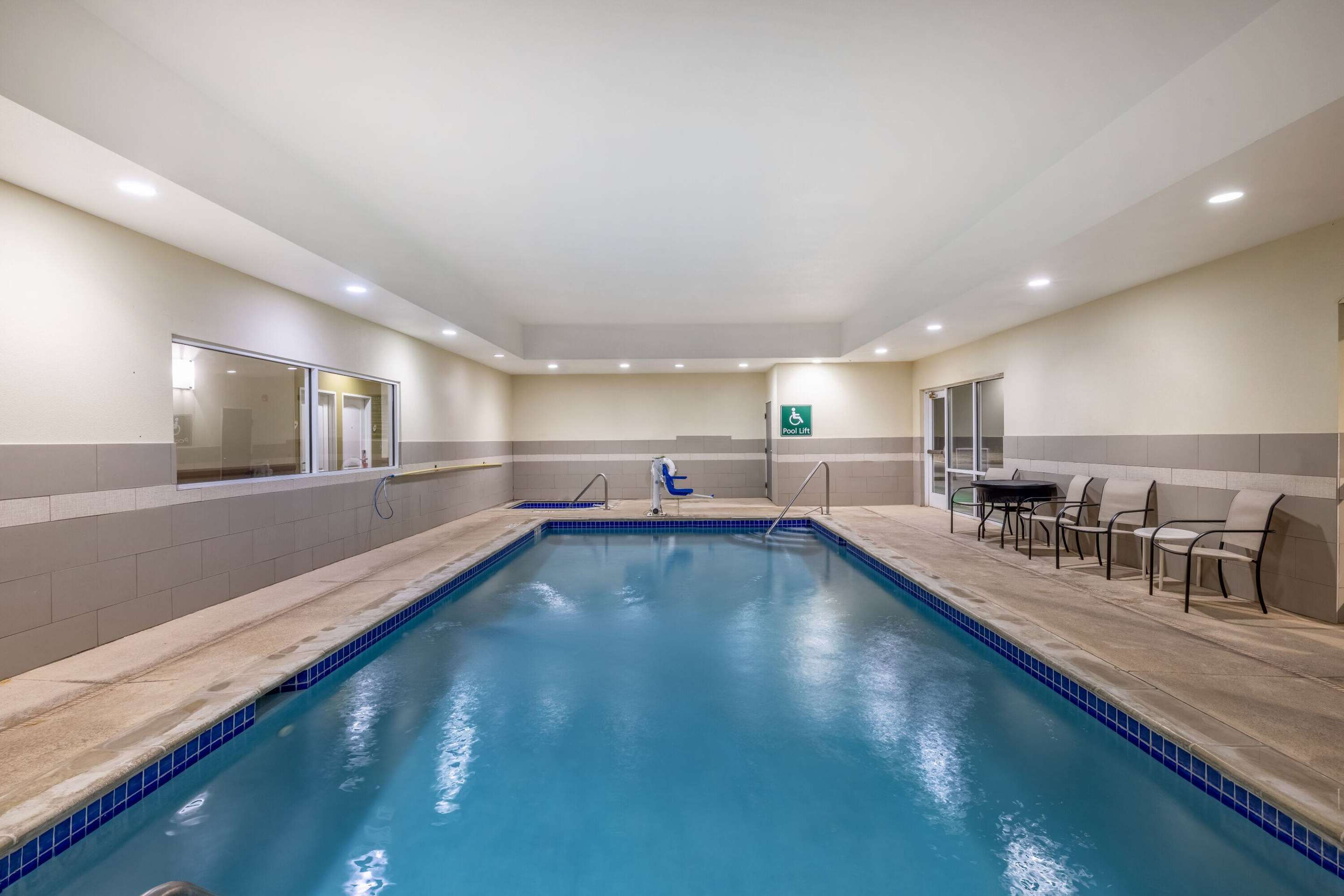 Pool | La Quinta Inn & Suites by Wyndham Artesia