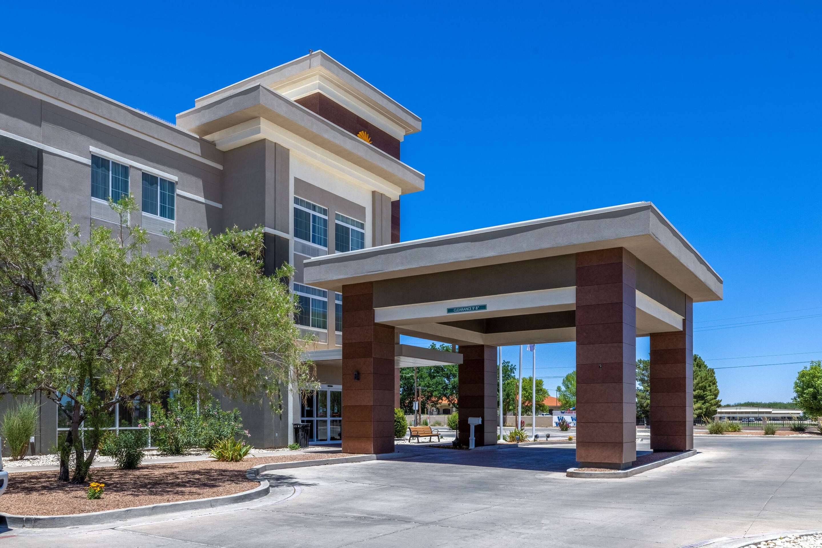 Exterior | La Quinta Inn & Suites by Wyndham Artesia