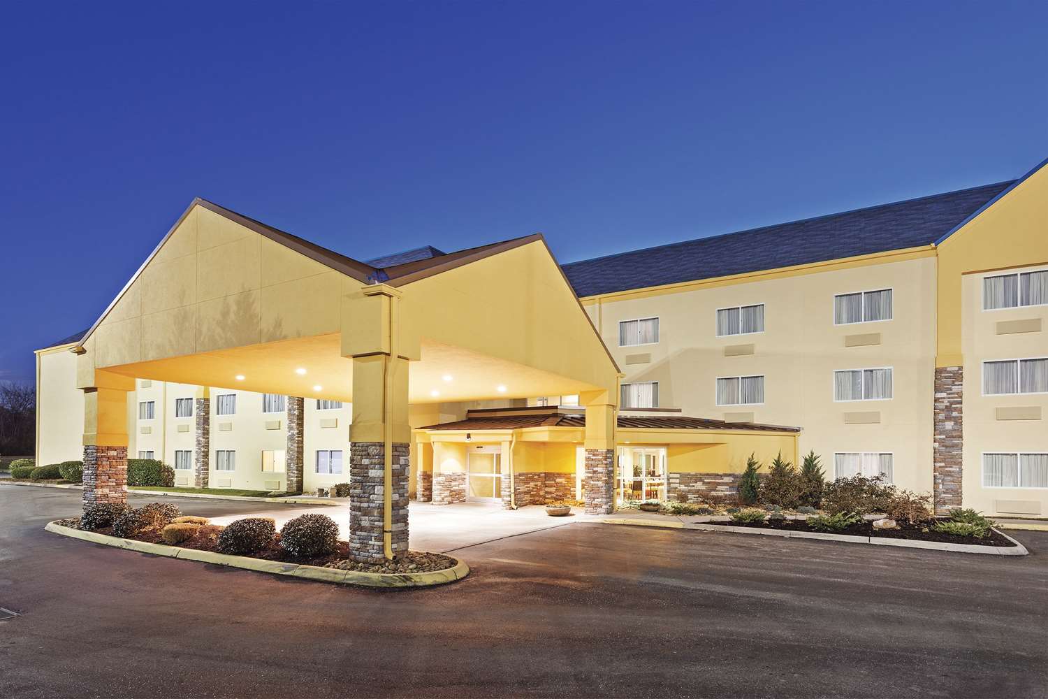 La Quinta Inn & Suites Knoxville Airport Alcoa, TN See Discounts