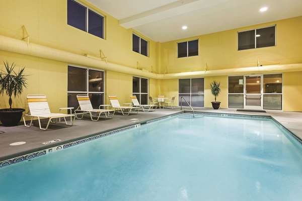 Pool - La Quinta Inn & Suites Knoxville Airport Alcoa