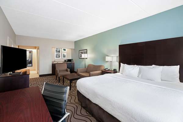 Suite - La Quinta Inn & Suites Knoxville Airport Alcoa