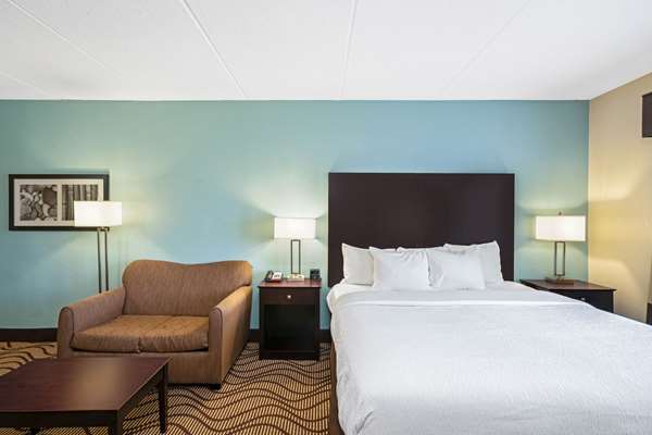 Suite - La Quinta Inn & Suites Knoxville Airport Alcoa