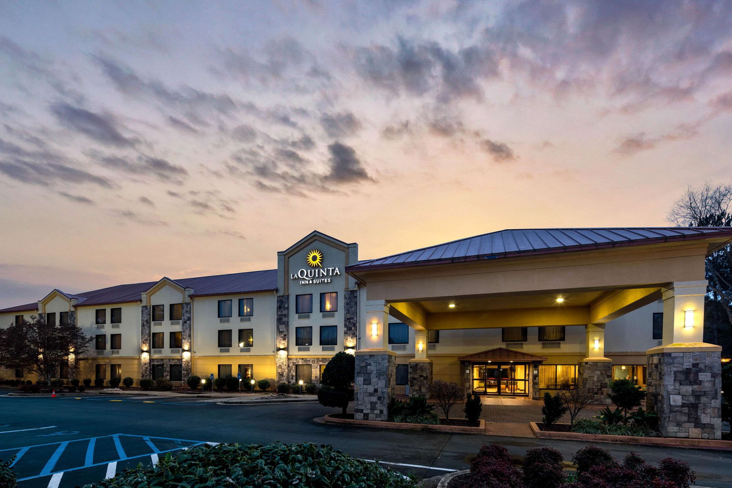 Exterior | La Quinta Inn & Suites by Wyndham LaGrange / I-85