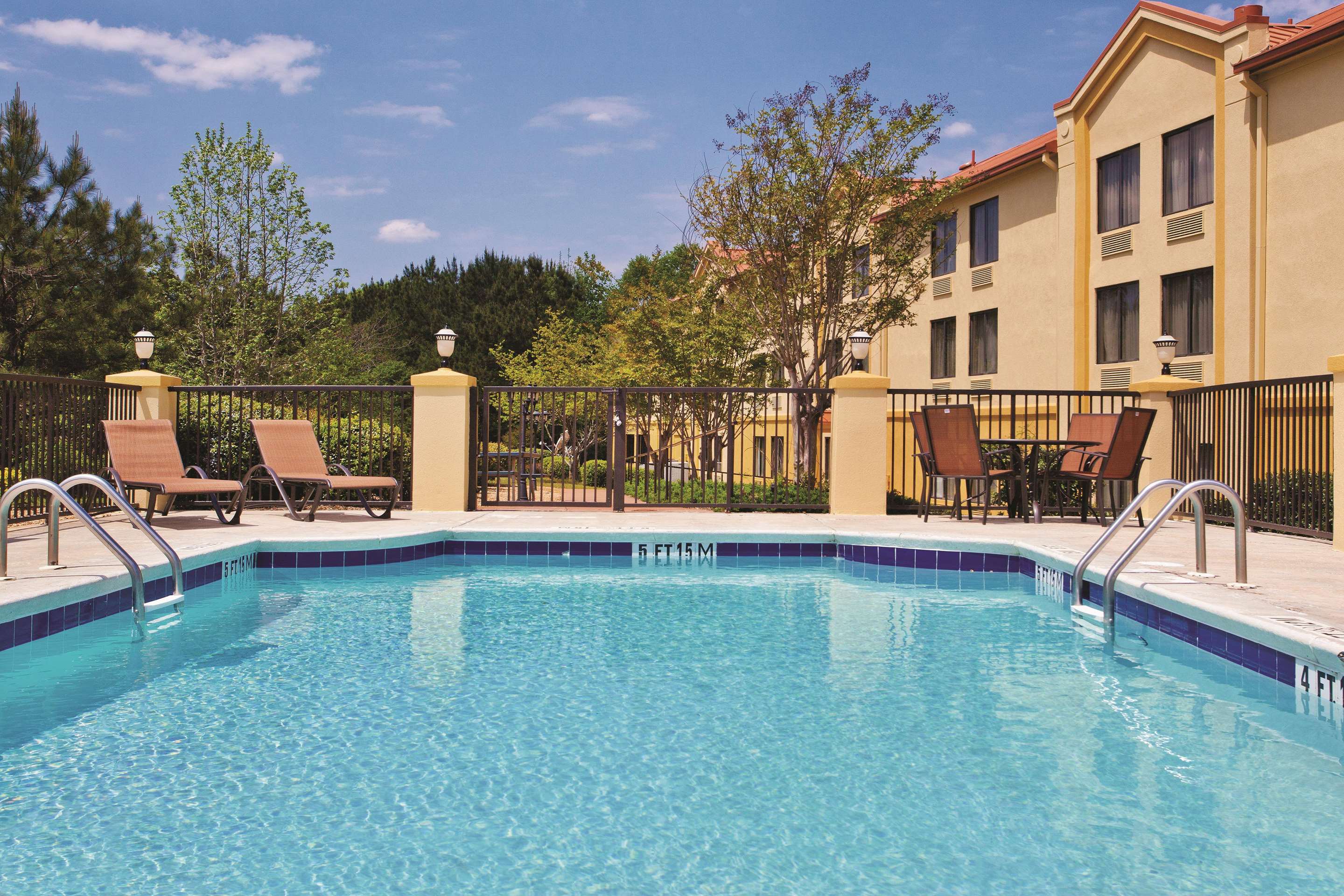 Pool | La Quinta Inn & Suites by Wyndham LaGrange / I-85