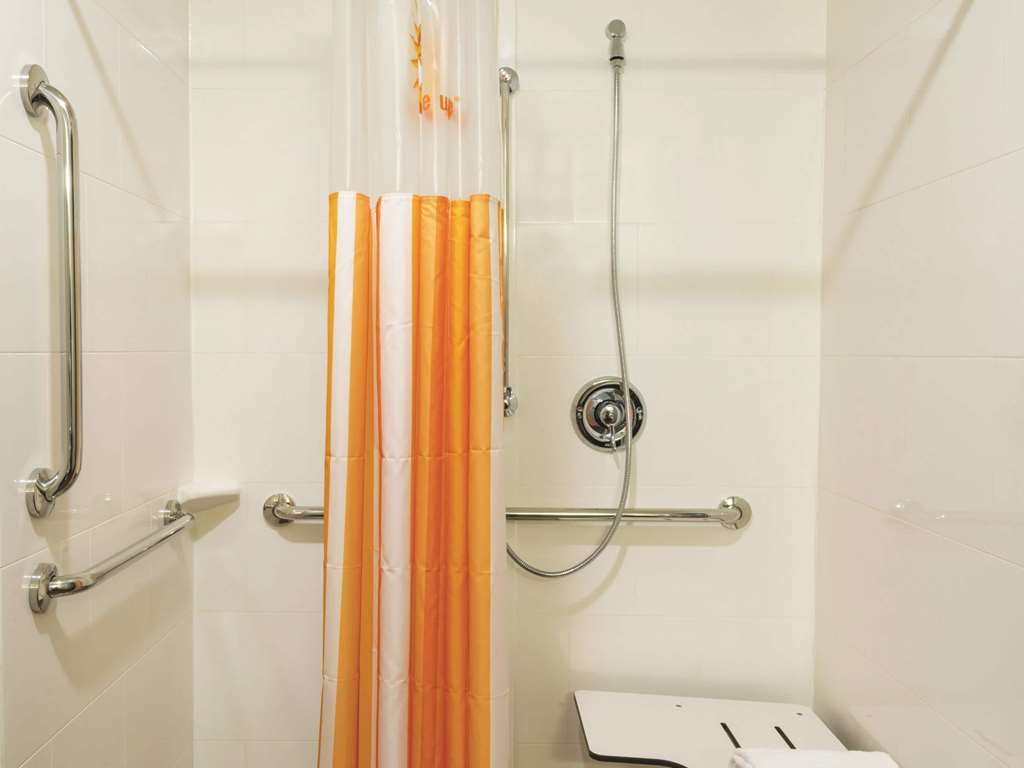 LA QUINTA INN STE LYNCHBURG-guestroom-Guest Room,Suite,On-Site.jpg