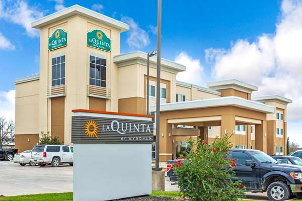 Exterior view - La Quinta Inn & Suites Gonzales
