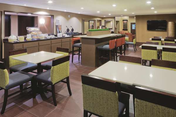  - La Quinta Inn & Suites Tropicana Las Vegas