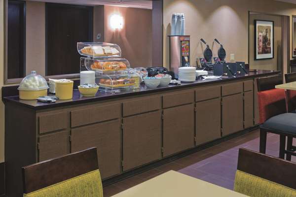  - La Quinta Inn & Suites Tropicana Las Vegas