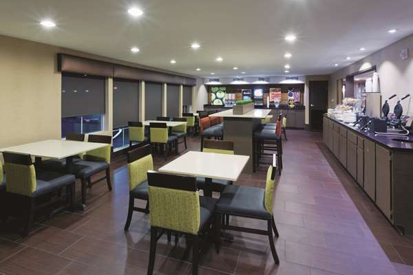  - La Quinta Inn & Suites Tropicana Las Vegas