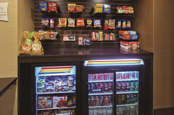  - La Quinta Inn & Suites Tropicana Las Vegas