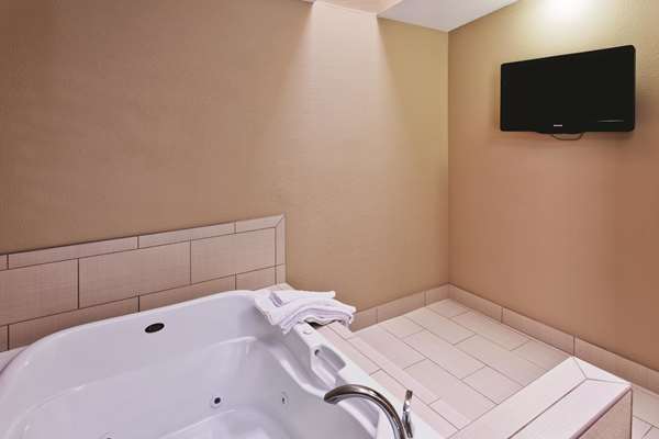  - La Quinta Inn & Suites Tropicana Las Vegas