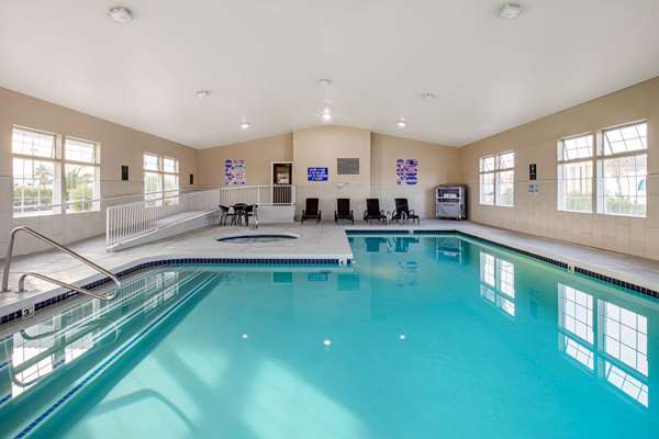 Pool - La Quinta Inn & Suites Tropicana Las Vegas