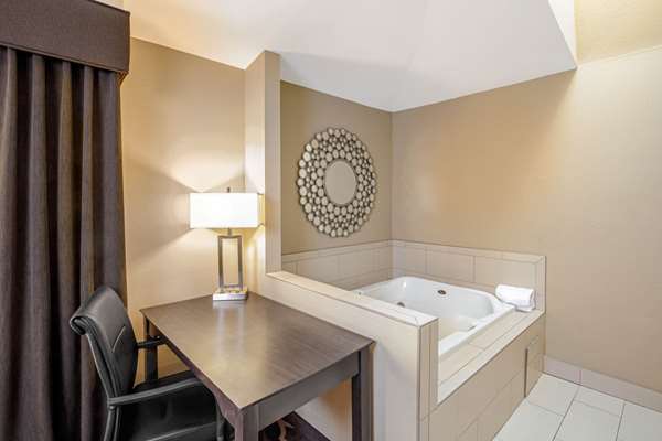 Suite - La Quinta Inn & Suites Tropicana Las Vegas