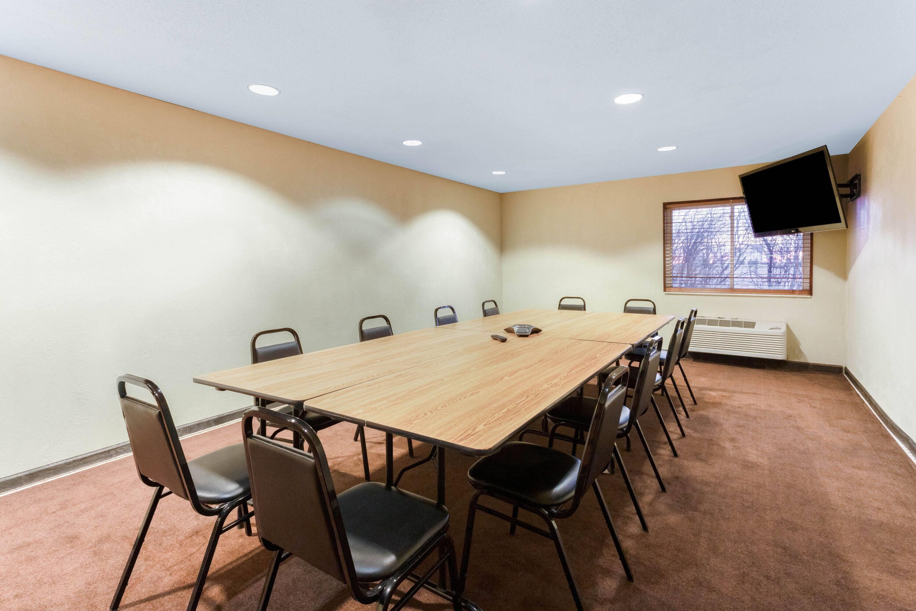 Meeting Room | La Quinta Inn & Suites by Wyndham Frankfort
