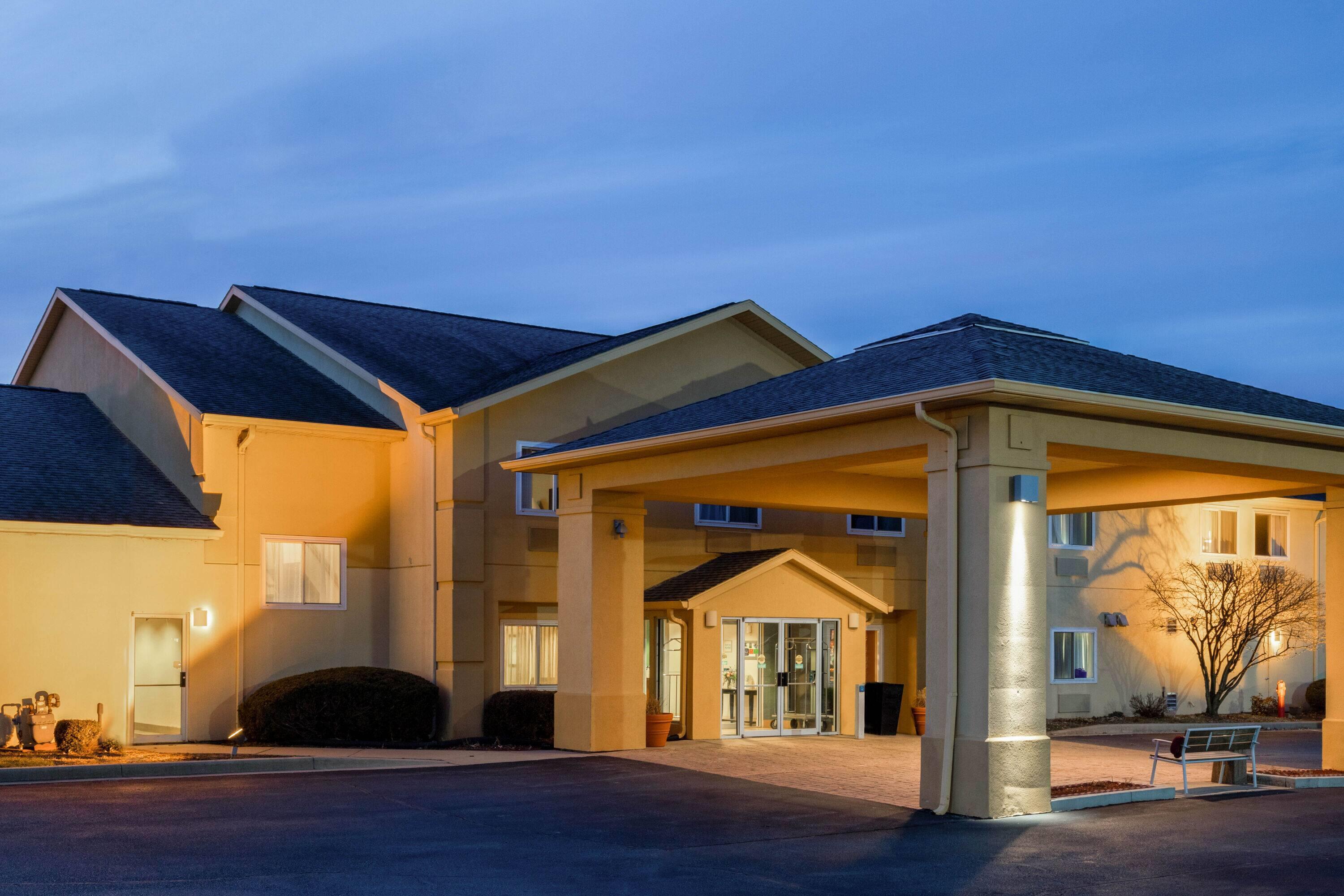 Exterior | La Quinta Inn & Suites by Wyndham Frankfort