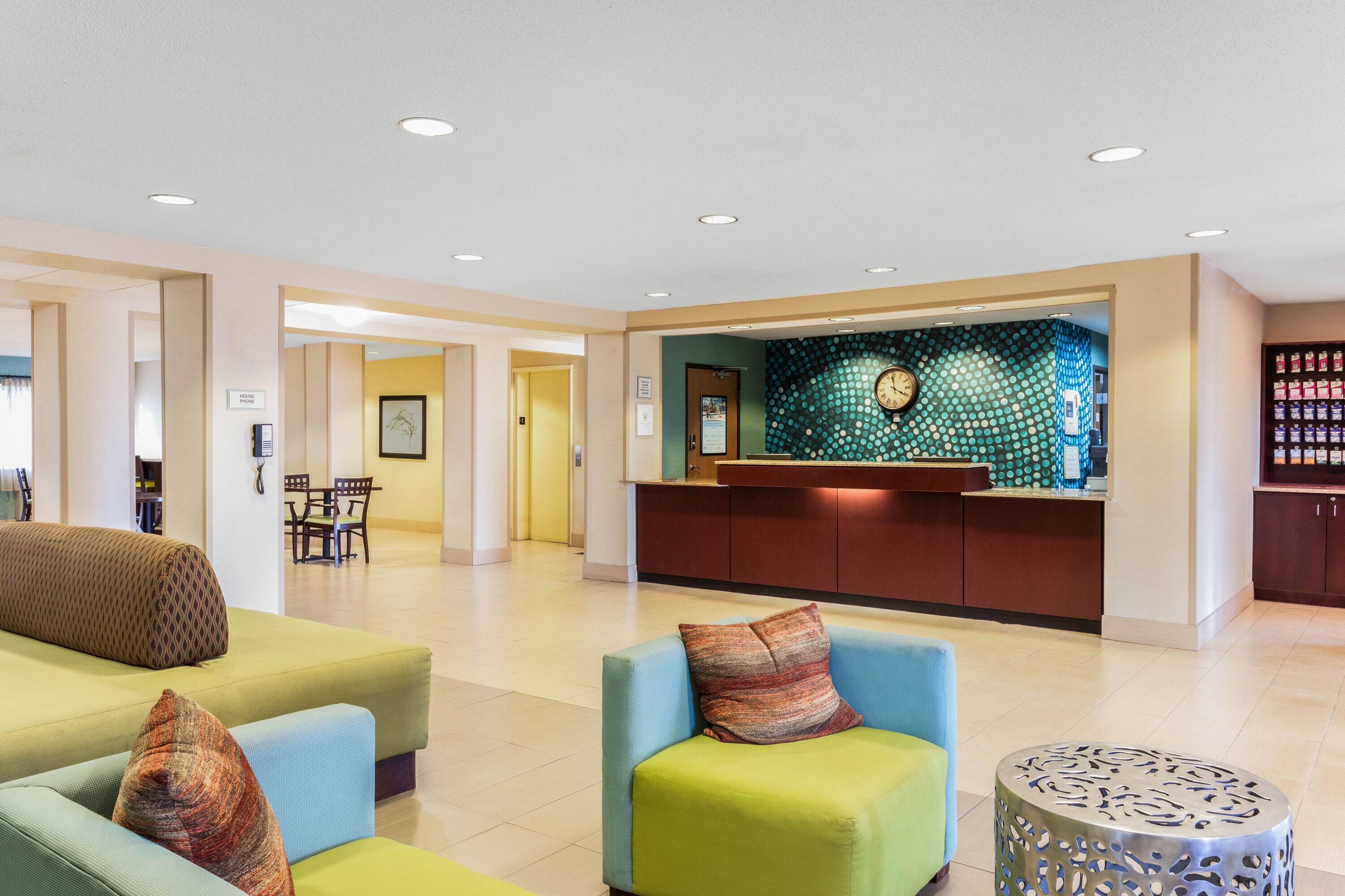 Lobby | La Quinta Inn & Suites by Wyndham Frankfort