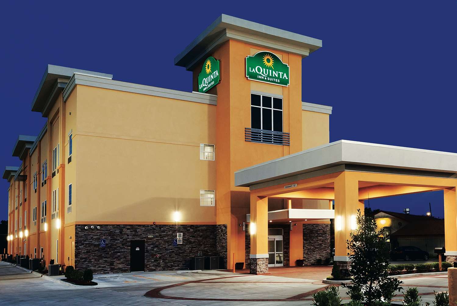 La Quinta Inn & Suites Claremore, OK See Discounts