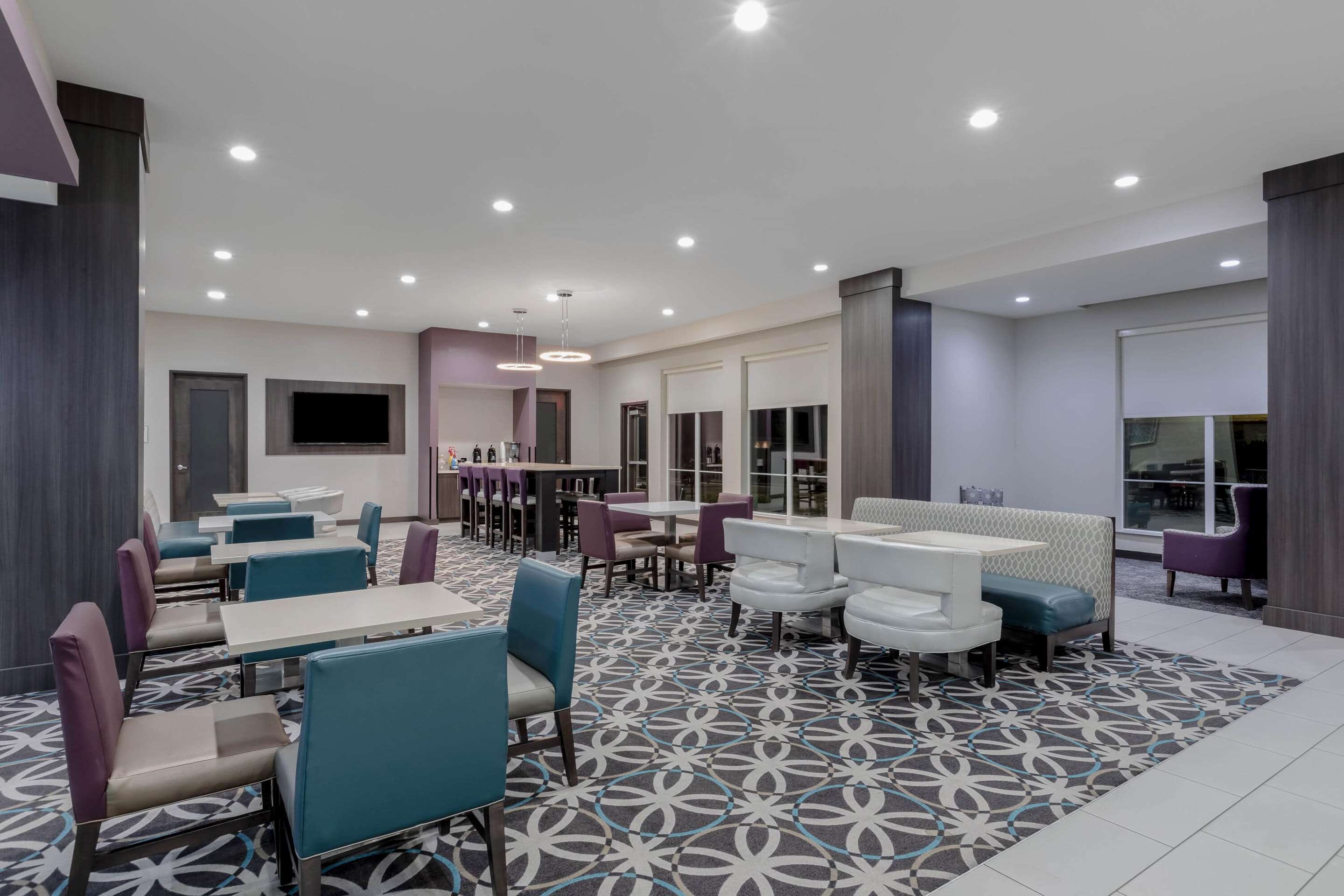 Lobby | La Quinta Inn & Suites by Wyndham Claremore