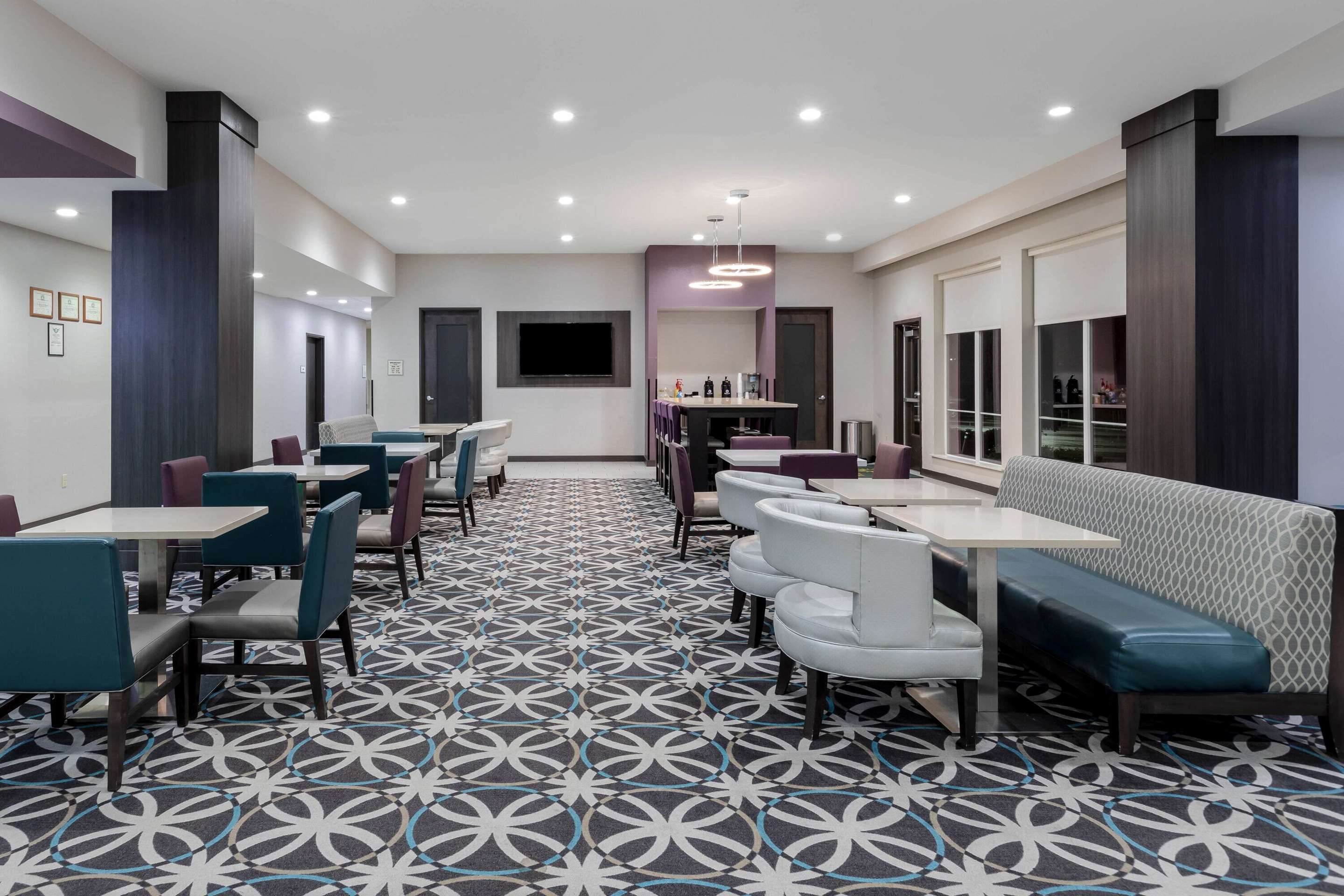 Lobby | La Quinta Inn & Suites by Wyndham Claremore