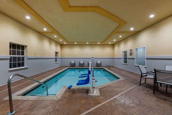 Pool - La Quinta Inn & Suites Claremore