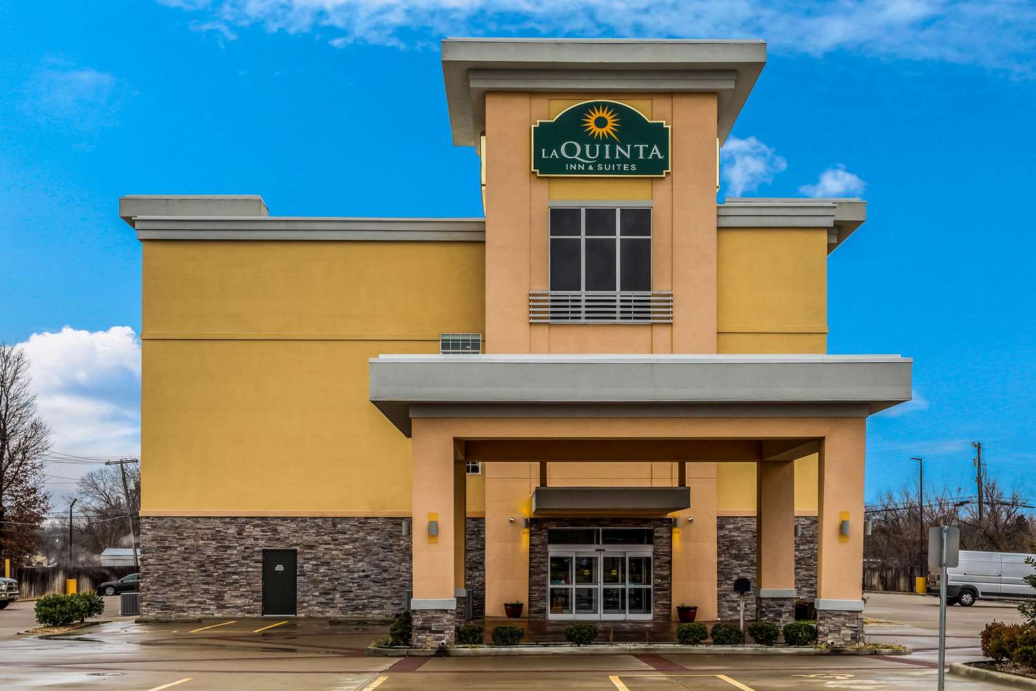 La Quinta Inn & Suites Claremore, OK See Discounts